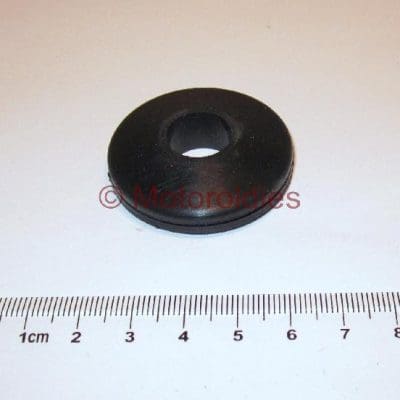 Gummigenomföring strålkastare